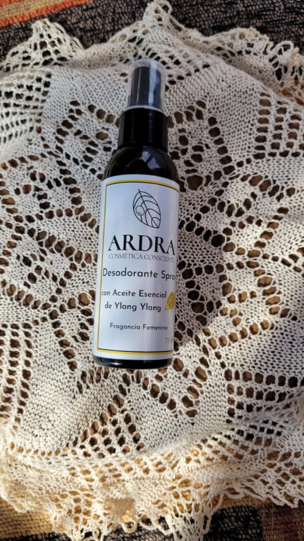DESODORANTE SPRAY C/ ACEITE ESENCIAL DE YLANG YLANG